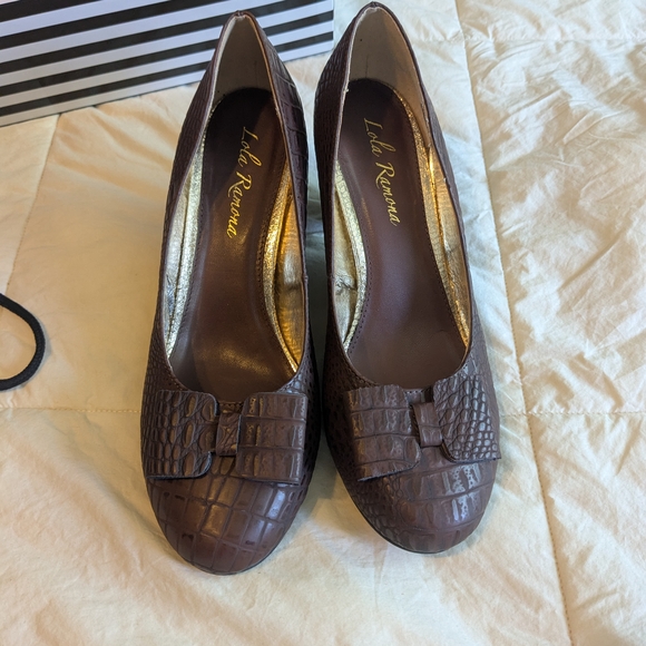Brown Croc-Embossed Women's Shoes - Picture 2 of 7